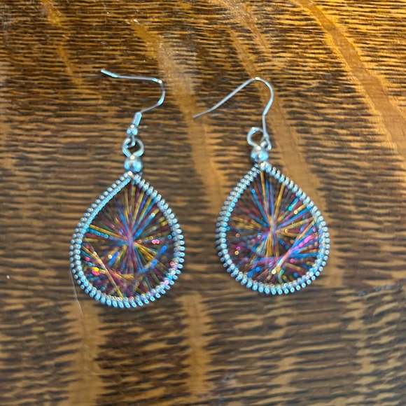 Woman’s Earrings - Picture 1 of 2